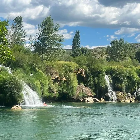 Suzi Number 3 Apartament *