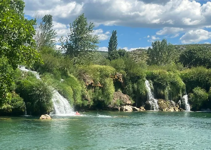 Suzi Number 3 Apartament *